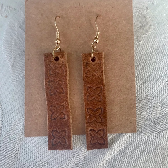 Earrings - Picture 3 of 5